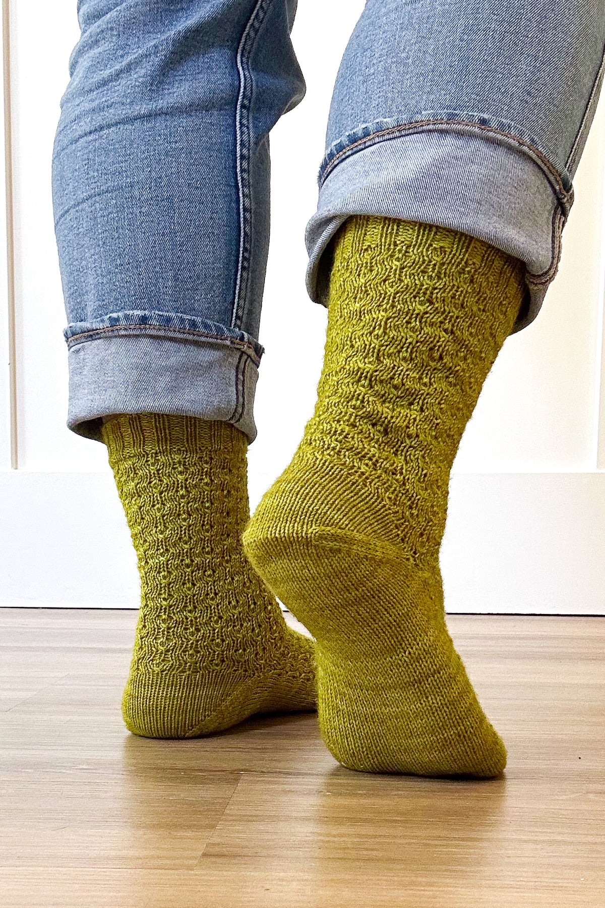 LYS Tour Sway Sock Class (knit); begins 6/14 (3 sessions)