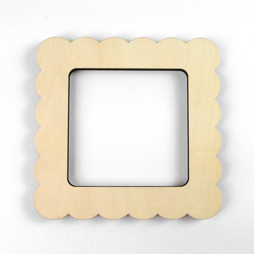 Needlepoint Stretcher Frame: Scallop Square Medium